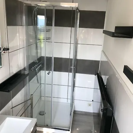 Apartment über Den Dächern Von *